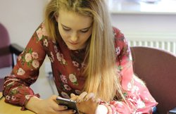 किसी को पता चले बिना भी आप Whatsapp पर रह सकते हैं ऑनलाइन, जानिए कैसे