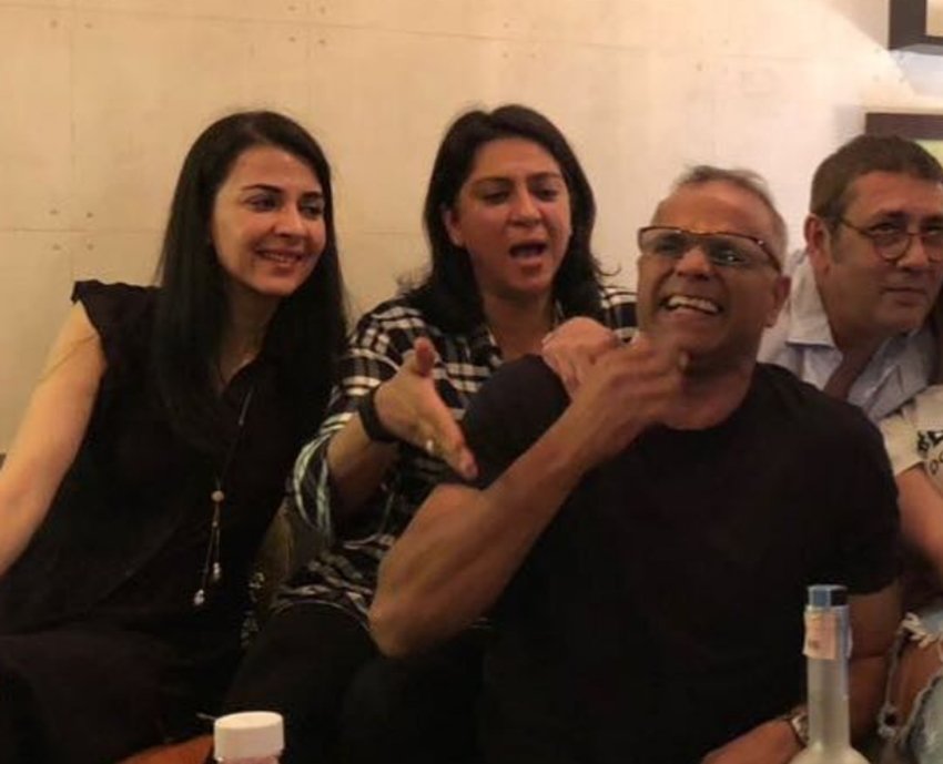 Sanjay Dutt, Maanyata Dutt, Sanjay Dutt and Maanyata Dutt House partying, Sanjay Dutt with family and friends see pictures, see pictures of Sanjay Dutt And Maanyata Dutt, House party of Sanjay and Maanyata, enterttainment news, bollywood news, television news, entertainmentnews, enterttainment news, bollywood news, television news, entertainment news