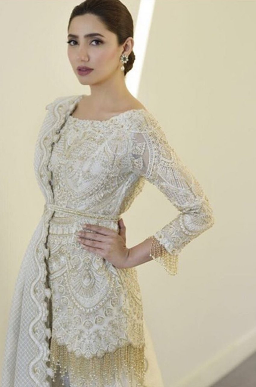 Mahira Khan, Lux Style Awards 2018, Pakistani Actress, Mahira Khan look stunning, Mahira Khan in an award function, beautiful pictures of Mahira Khan, entertainement news, entertainmnet news, bollywood news, television news, entertainmnet news, bollywood news, television news