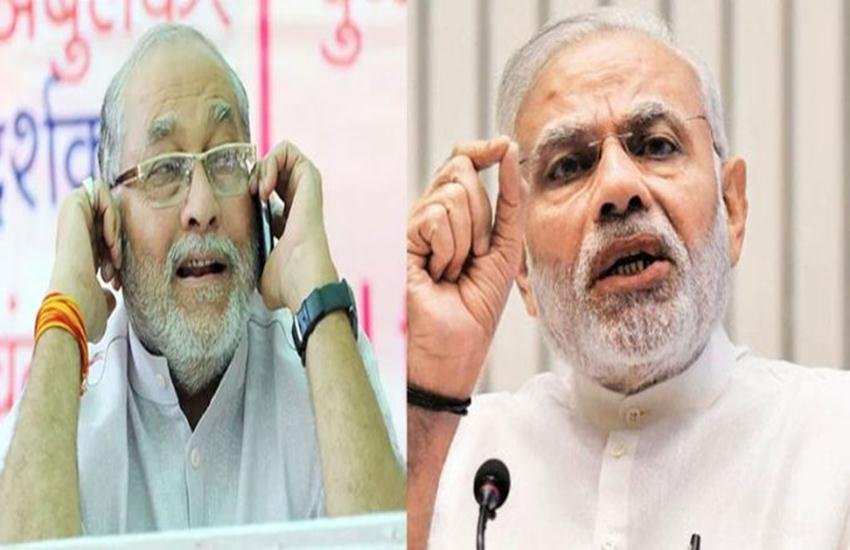 प्रह्लाद मोदी और पीएम नरेंद्र मोदी।