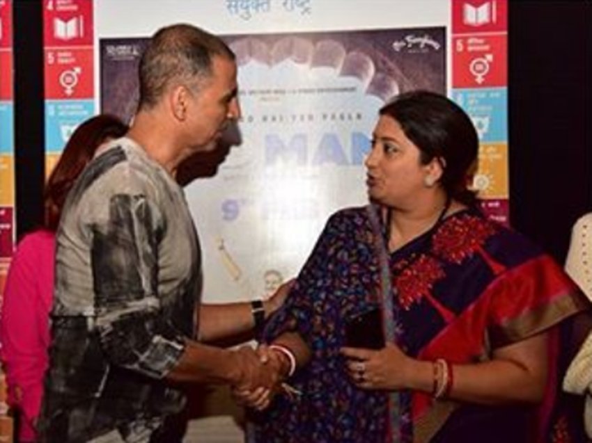 Akshay Kumar, special screening of PadMan Twinkle Khanna, radhika apte, I&B Minister Smriti Irani, I&B Minister Smriti Irani in special screening of PadMan, I&B Minister Smriti Irani, special screening of PadMan, akshay in special screening of PadMan, enterttainment news, bollywood news, television news, entertainmentnews, enterttainment news, bollywood news, television news, entertainment news