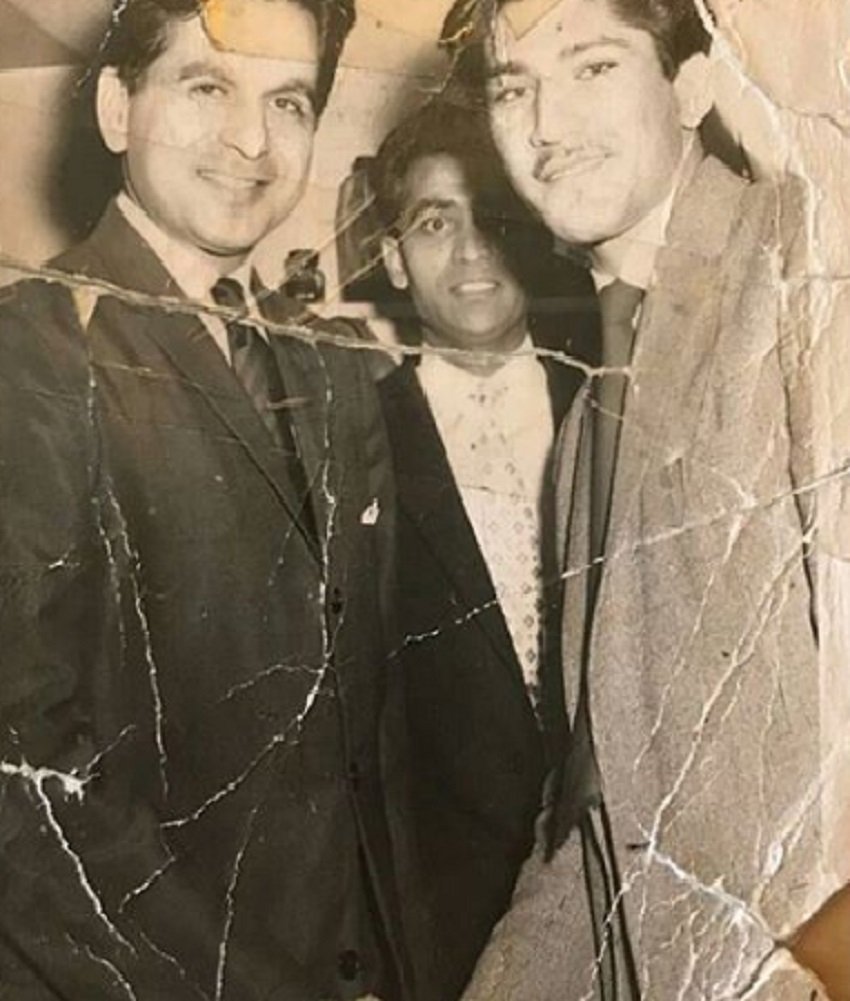 Dilip Kumar, Shah Rukh khan, dilip kumar son, shah rukh khan visit to dilipkumar place,bollywood news, television news, entertainment news in hindi, bollywood news