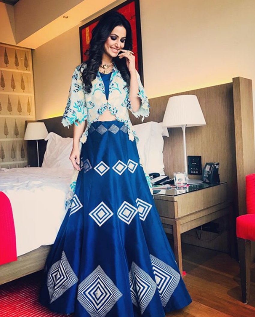 Lakme Fashion Week 2018, Bigg Boss ex contestant, Bigg Boss ex contestant Hina Khan, Bigg Boss ex contestant walk on ramp in Lakme Fashion Week 2018, see pictures of hina khan, hina khan walk on ramp in Lakme Fashion Week 2018, hina khan in Lakme Fashion Week 2018, Kriti Sanon, Karan Johar, Sonakshi Sinha, Yami Gautam, Tapsi Pannu, bollywood celebs walk on ramp in LFW,Lakme Fashion Week 2018 ramp walk, celebs walk on ramp in LFW, entertainment news, bollywood news, bollywood news, entertainment, entertainment news, bollywood news, bollywood news, entertainment news