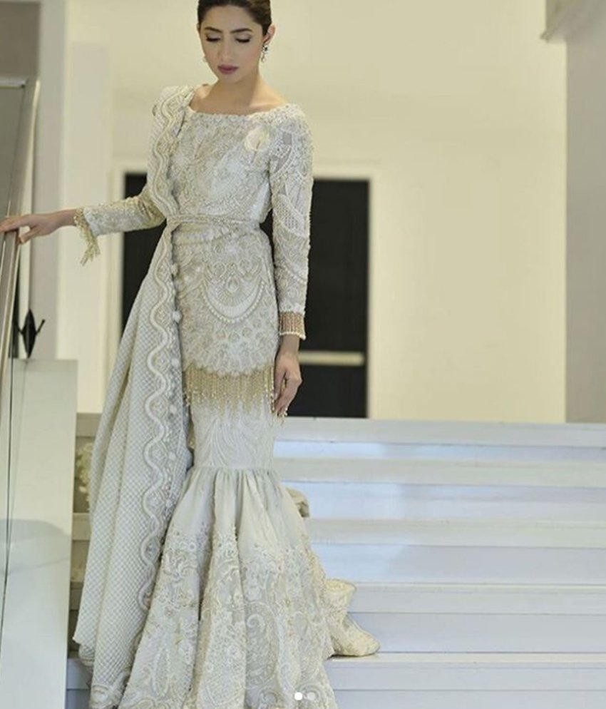 Mahira Khan, Lux Style Awards 2018, Pakistani Actress, Mahira Khan look stunning, Mahira Khan in an award function, beautiful pictures of Mahira Khan, entertainement news, entertainmnet news, bollywood news, television news, entertainmnet news, bollywood news, television news