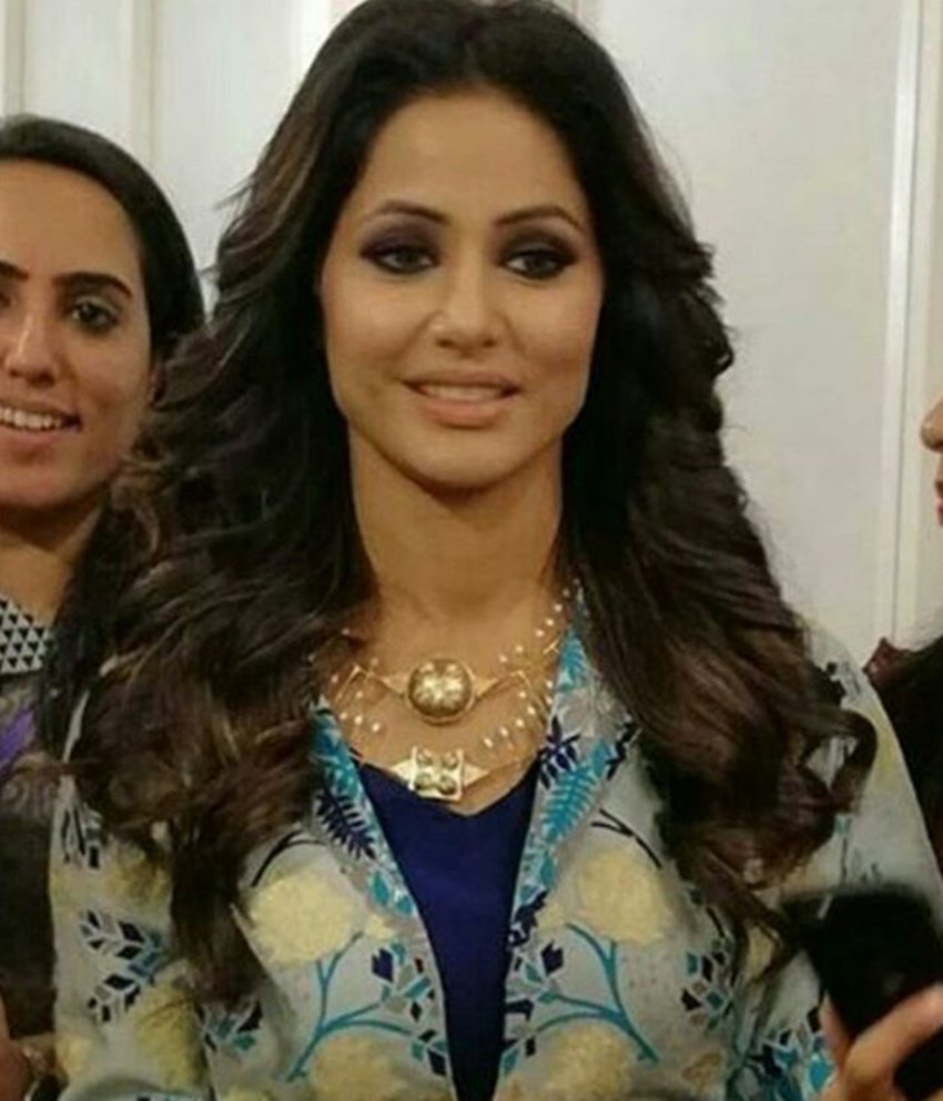 Lakme Fashion Week 2018, Bigg Boss ex contestant, Bigg Boss ex contestant Hina Khan, Bigg Boss ex contestant walk on ramp in Lakme Fashion Week 2018, see pictures of hina khan, hina khan walk on ramp in Lakme Fashion Week 2018, hina khan in Lakme Fashion Week 2018, Kriti Sanon, Karan Johar, Sonakshi Sinha, Yami Gautam, Tapsi Pannu, bollywood celebs walk on ramp in LFW,Lakme Fashion Week 2018 ramp walk, celebs walk on ramp in LFW, entertainment news, bollywood news, bollywood news, entertainment, entertainment news, bollywood news, bollywood news, entertainment news