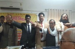 वीडियो: राम मंदिर बनवाने का संकल्प लेते दिखे यूपी के डीजी सूर्य कुमार शुक्ला