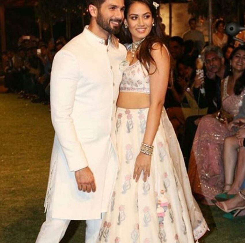 मीरा ने शाहिद की उंगली पकड़ी हुई थी। इस बीच वह घूमते वक्त अपने दुपट्टे में फंस गईं।