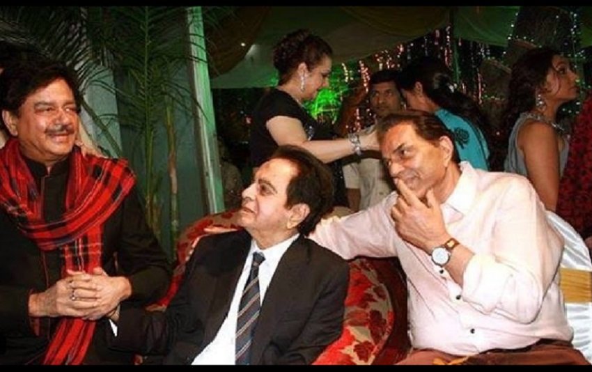 Dilip Kumar, Shah Rukh khan, dilip kumar son, shah rukh khan visit to dilipkumar place,bollywood news, television news, entertainment news in hindi, bollywood news