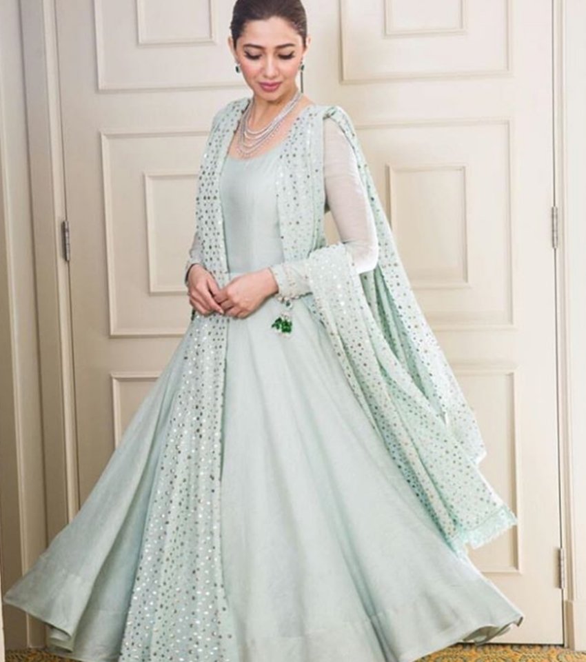 Mahira Khan, Lux Style Awards 2018, Pakistani Actress, Mahira Khan look stunning, Mahira Khan in an award function, beautiful pictures of Mahira Khan, entertainement news, entertainmnet news, bollywood news, television news, entertainmnet news, bollywood news, television news