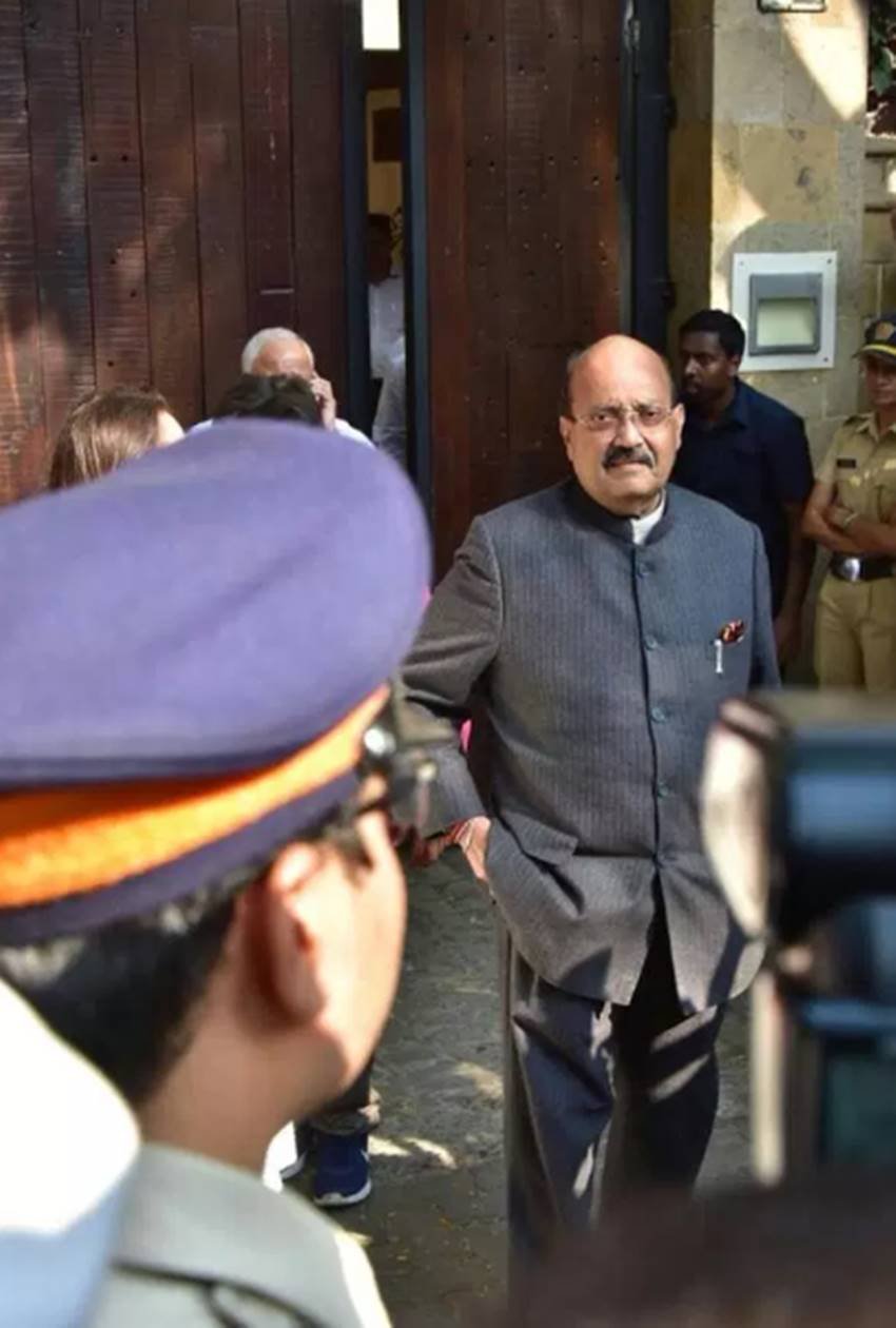 Sridevi Funeral: मुंबई पहुंचा श्रीदेवी का पार्थिव शरीर, घर पर उमड़ी बॉलीवुड की सबसे बड़ी हस्तियां