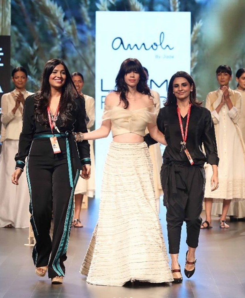 Lakme Fashion Week 2018, Kriti Sanon, Karan Johar, Sonakshi Sinha, Yami Gautam, Tapsi Pannu, bollywood celebs walk on ramp in LFW, Lakme Fashion Week 2018 ramp walk, celebs walk on ramp in LFW, entertainment news, bollywood news, bollywood news, entertainment, entertainment news, bollywood news, bollywood news, entertainment news