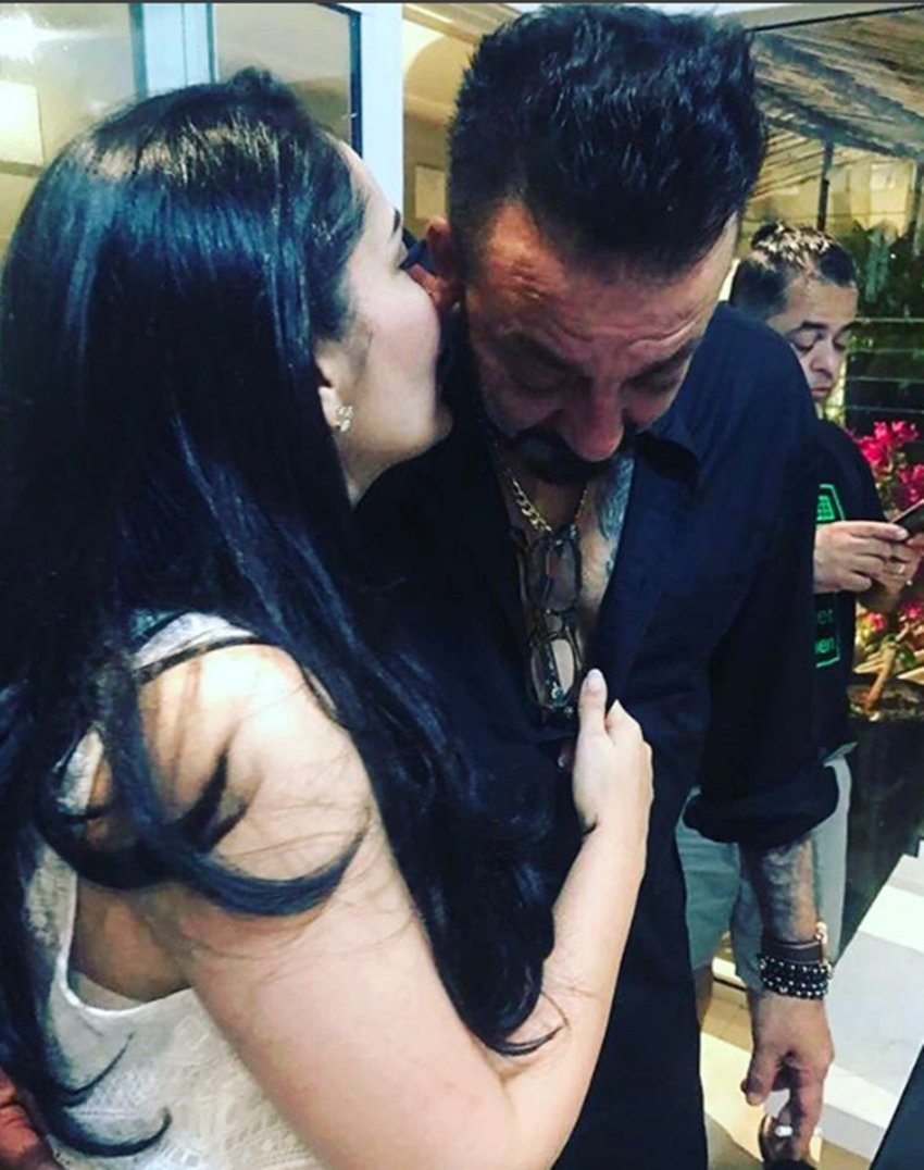 Sanjay Dutt, Maanyata Dutt, Sanjay Dutt and Maanyata Dutt House partying, Sanjay Dutt with family and friends see pictures, see pictures of Sanjay Dutt And Maanyata Dutt, House party of Sanjay and Maanyata, enterttainment news, bollywood news, television news, entertainmentnews, enterttainment news, bollywood news, television news, entertainment news