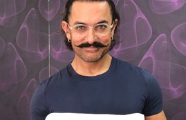 Padman, Twinkle Khanna, Akshay Kumar, Aamir Khan, Aamir Khan took a picture in social media, aamir khan hold a pad in social media, aamir on twitter, Twinkle Khanna, aamir give shahrukh PadManChallenge, salman khan, amitabh bachchan, PadManChallenge, bollywood news, television news, bollywood news, television news, enteratinment news, bollywood news, television news