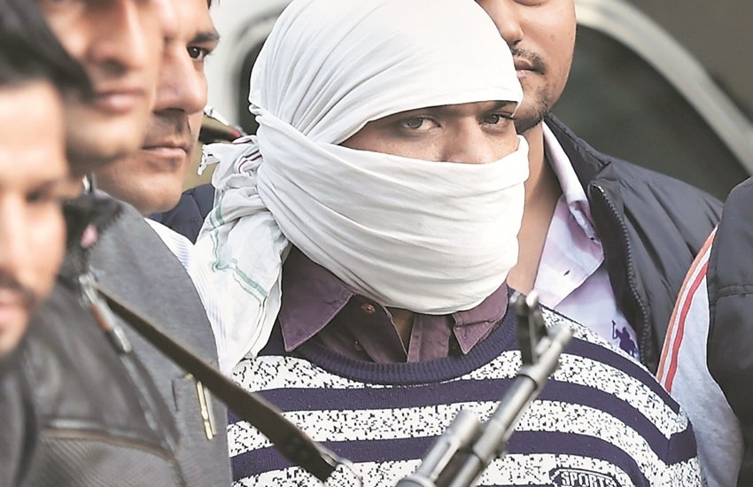 जुनैद से स्पेशल सेल के आला अधिकारी पूछताछ कर रहे हैं।