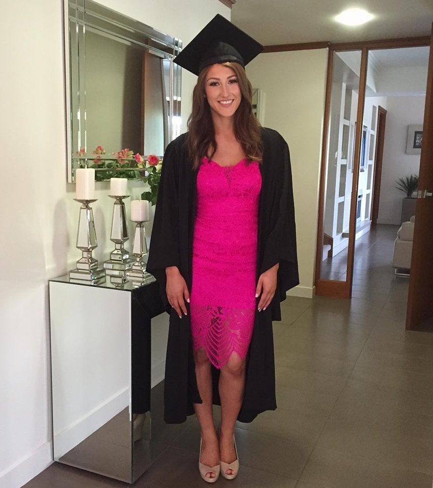 चेल्सिया ने फार्मेसी से अपनी पढ़ाई पूरी की है। मगर डेस्क वर्क उन्हें नापसंद है। खासकर कंप्यूटर पर बैठकर। यही कारण है कि दो साल पहले उन्होंने फार्मेसी टेक्नीशियन की नौकरी छोड़ दी थी।