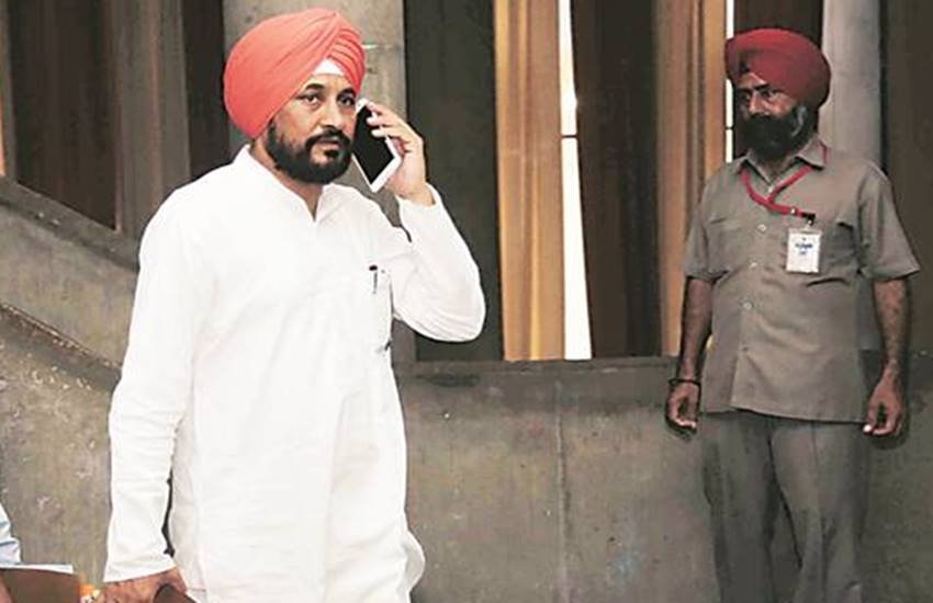 तकनीकी शिक्षा मंत्री चरणजीत सिंह चन्नी।(एक्सप्रेस फाइल फोटो) तकनीकी शिक्षा मंत्री चरणजीत सिंह चन्नी।(एक्सप्रेस फाइल फोटो)