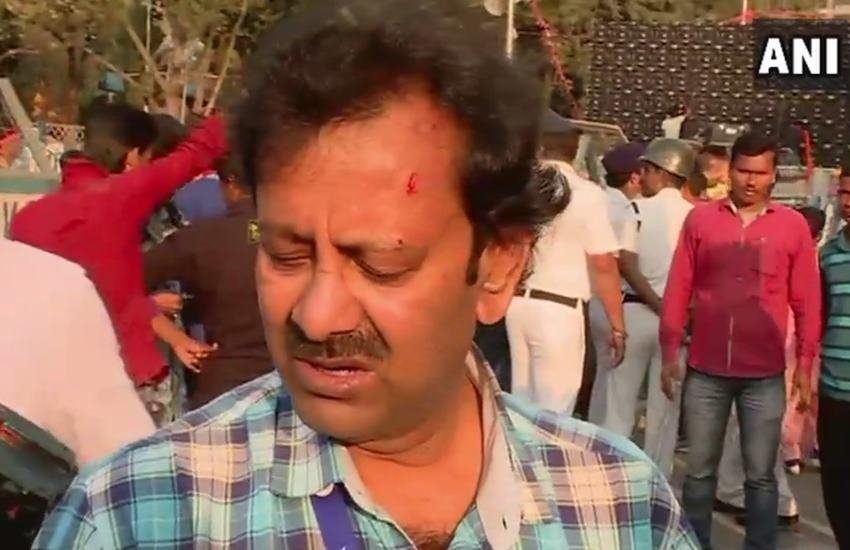 हिंदू संगठन के कार्यकर्ताओं ने मौके पर पहुंचे पत्रकारों पर हमला कर दिया। 