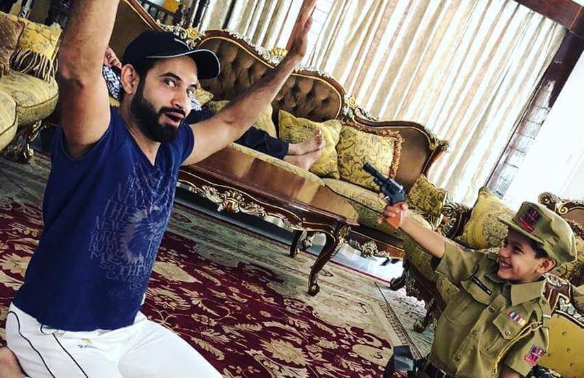 यूसुफ पठान ने भाई इरफान की उनके भतीजे अयान के साथ यह क्यूट तस्वीर गुरुवार को सोशल मीडिया पर अपलोड की है।