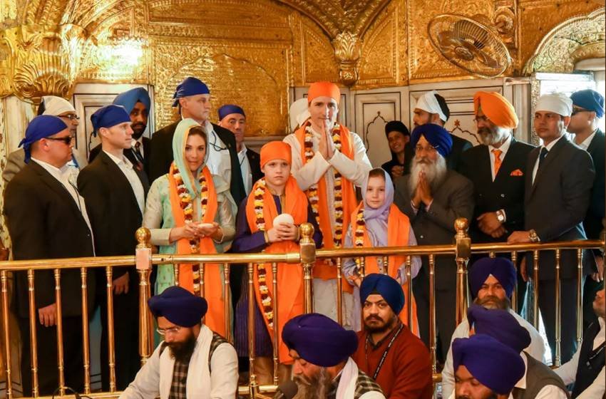 Justin Trudeau, Justin Trudeau in india, Justin Trudeau in Golden Temple, Golden Temple pics, Canada Prime Minister Justin Trudeau, Trudeau Visits Golden Temple, Family Members, Family Members of Justin Trudeau, Justin Trudeau Golden Temple pics, photo gallery