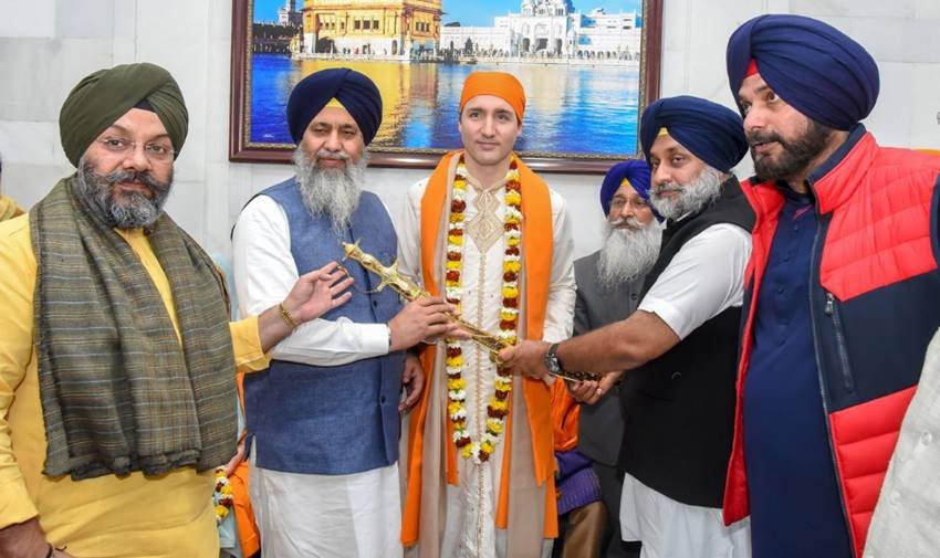 Justin Trudeau, Justin Trudeau in india, Justin Trudeau in Golden Temple, Golden Temple pics, Canada Prime Minister Justin Trudeau, Trudeau Visits Golden Temple, Family Members, Family Members of Justin Trudeau, Justin Trudeau Golden Temple pics, photo gallery