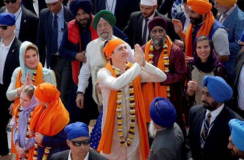 Justin Trudeau, Justin Trudeau in india, Justin Trudeau in Golden Temple, Golden Temple pics, Canada Prime Minister Justin Trudeau, Trudeau Visits Golden Temple, Family Members, Family Members of Justin Trudeau, Justin Trudeau Golden Temple pics, photo gallery