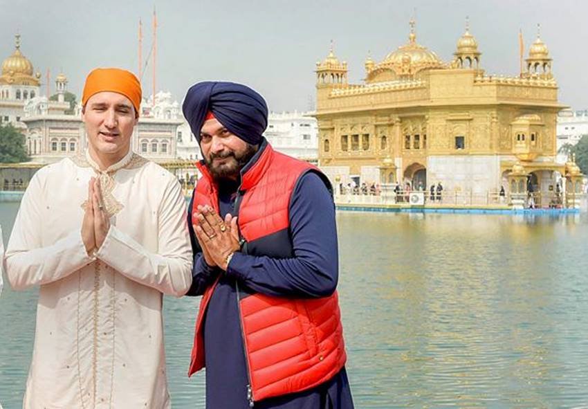 Justin Trudeau, Justin Trudeau in india, Justin Trudeau in Golden Temple, Golden Temple pics, Canada Prime Minister Justin Trudeau, Trudeau Visits Golden Temple, Family Members, Family Members of Justin Trudeau, Justin Trudeau Golden Temple pics, photo gallery