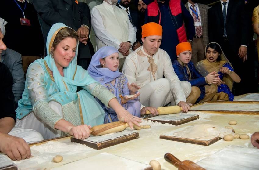 Justin Trudeau, Justin Trudeau in india, Justin Trudeau in Golden Temple, Golden Temple pics, Canada Prime Minister Justin Trudeau, Trudeau Visits Golden Temple, Family Members, Family Members of Justin Trudeau, Justin Trudeau Golden Temple pics, photo gallery
