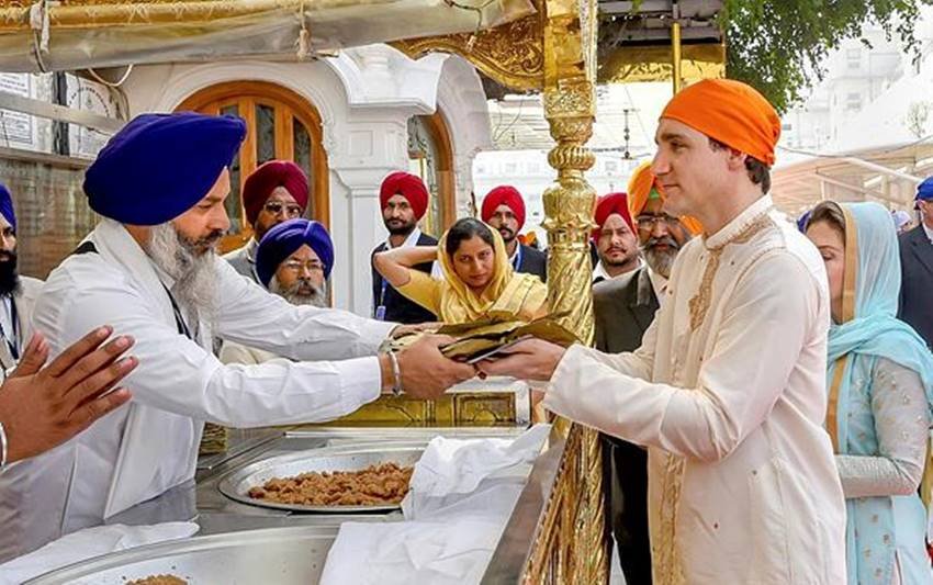 Justin Trudeau, Justin Trudeau in india, Justin Trudeau in Golden Temple, Golden Temple pics, Canada Prime Minister Justin Trudeau, Trudeau Visits Golden Temple, Family Members, Family Members of Justin Trudeau, Justin Trudeau Golden Temple pics, photo gallery