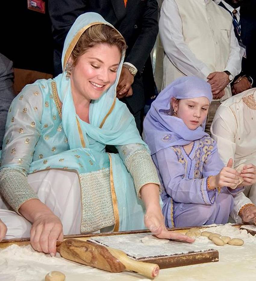 Justin Trudeau, Justin Trudeau in india, Justin Trudeau in Golden Temple, Golden Temple pics, Canada Prime Minister Justin Trudeau, Trudeau Visits Golden Temple, Family Members, Family Members of Justin Trudeau, Justin Trudeau Golden Temple pics, photo gallery