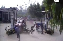 VIDEO: ड्राइविंग सीखते शख्स ने पेट्रोल पंप में घुसाई कार, एक को कुचला