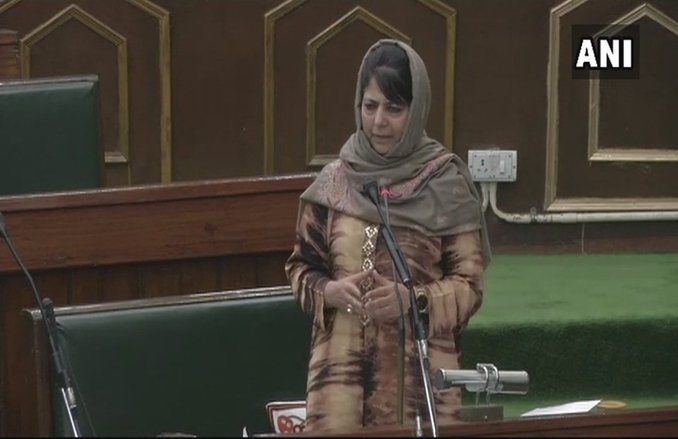 महबूबा मुफ्ती ने की पाकिस्तान से बातचीत की वकालत, कहा- अब मुझे एंकर राष्ट्र विरोधी घोषित कर देंगे