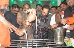 मुख्तार अब्बास नकवी ने की शिव की पूजा, उलेमा ने पूछा- अल्लाह को क्या जवाब देंगे?