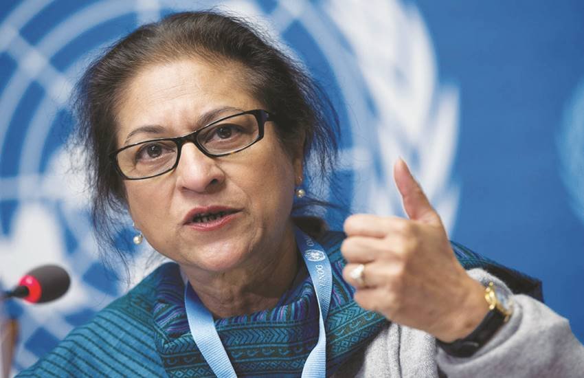 मानवाधिकारों के मामले में एक बार वे अपने देश की सुप्रीम अदालत से भी जूझ पड़ी थीं।