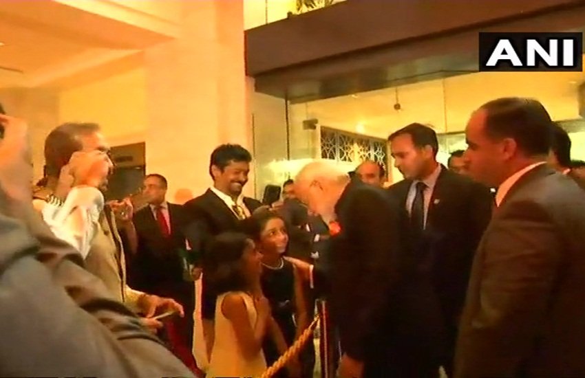 जॉर्डन में भारतीय समुदाय के बीच प्रधानमंत्री नरेंद्र मोदी। (फोटो सोर्स- एएनआई)
