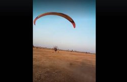 वीडियो: पैरामोटर्स एडवेंचर एक्टीविटीज के दौरान हुआ हादसा, लड़की हुई चोटिल