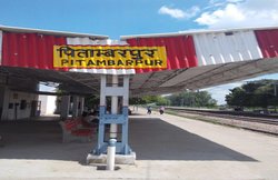 यात्री ने पूछा ट्रेन आने का वक्त, स्टेशन मास्टर ने दौड़ाकर पीटा, वायरल हुआ वीडियो