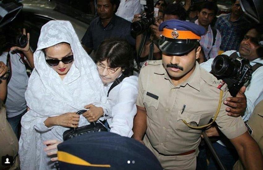 actress rekha, Rekha, rekha pays tribute ro sridevi, Anil kapoor home, sridevi, sridevi died, sridevi death, Shree Devi Funeral, Shri Devi Funeral, Shree Devi Funeral Video, Shree Devi Death, Shree Devi, Shri Devi, Shri Devi News, sridevi news, sridevi latest news, sridevi died news, sridevi death news in hindi, sridevi funeral, sridevi death news in hindi, sridevi actress, actress sridevi, sridevi latest news, sridevi passes away, Hindi news, news in Hindi, Jansatta actress rekha, Rekha, rekha pays tribute ro sridevi, Anil kapoor home, sridevi, sridevi died, sridevi death, Shree Devi Funeral, Shri Devi Funeral, Shree Devi Funeral Video, Shree Devi Death, Shree Devi, Shri Devi, Shri Devi News, sridevi news, sridevi latest news, sridevi died news, sridevi death news in hindi, sridevi funeral, sridevi death news in hindi, sridevi actress, actress sridevi, sridevi latest news, sridevi passes away, Hindi news, news in Hindi, Jansatta