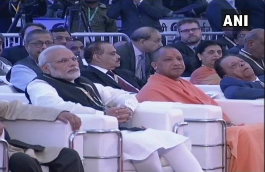 Investors summit 2018, up Investors summit, Lucknow Investors meet, cm yogi adityanath, pm narendra modi, Robot, Trilingual robot, Artificial Intelligence, Lucknow news, up news, Hindi news, News in Hindi, Jansatta
