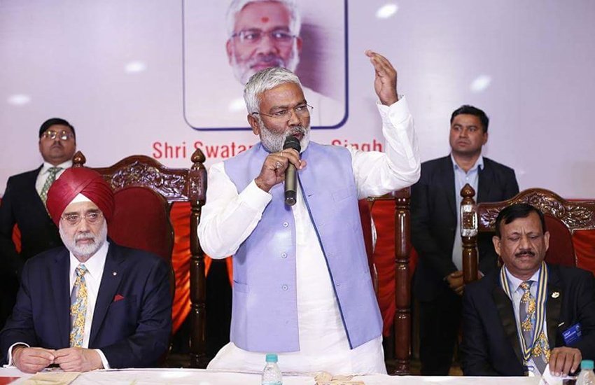 त्तर प्रदेश सरकार के परिवहन मंत्री स्वतंत्र देव सिंह।