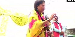 मध्‍य प्रदेश की मंत्री बोलीं- पंजे को वोट दोगे तो क्‍यों आपको सुविधाएं देंगे? कमल को दोगे तब देंगे