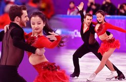 विंटर ओलंपिक्स: बीच परफॉर्मेंस में खिसक गई ड्रेस, महिला स्केटर के इस जज्बे की हर कोई कर रहा तारीफ