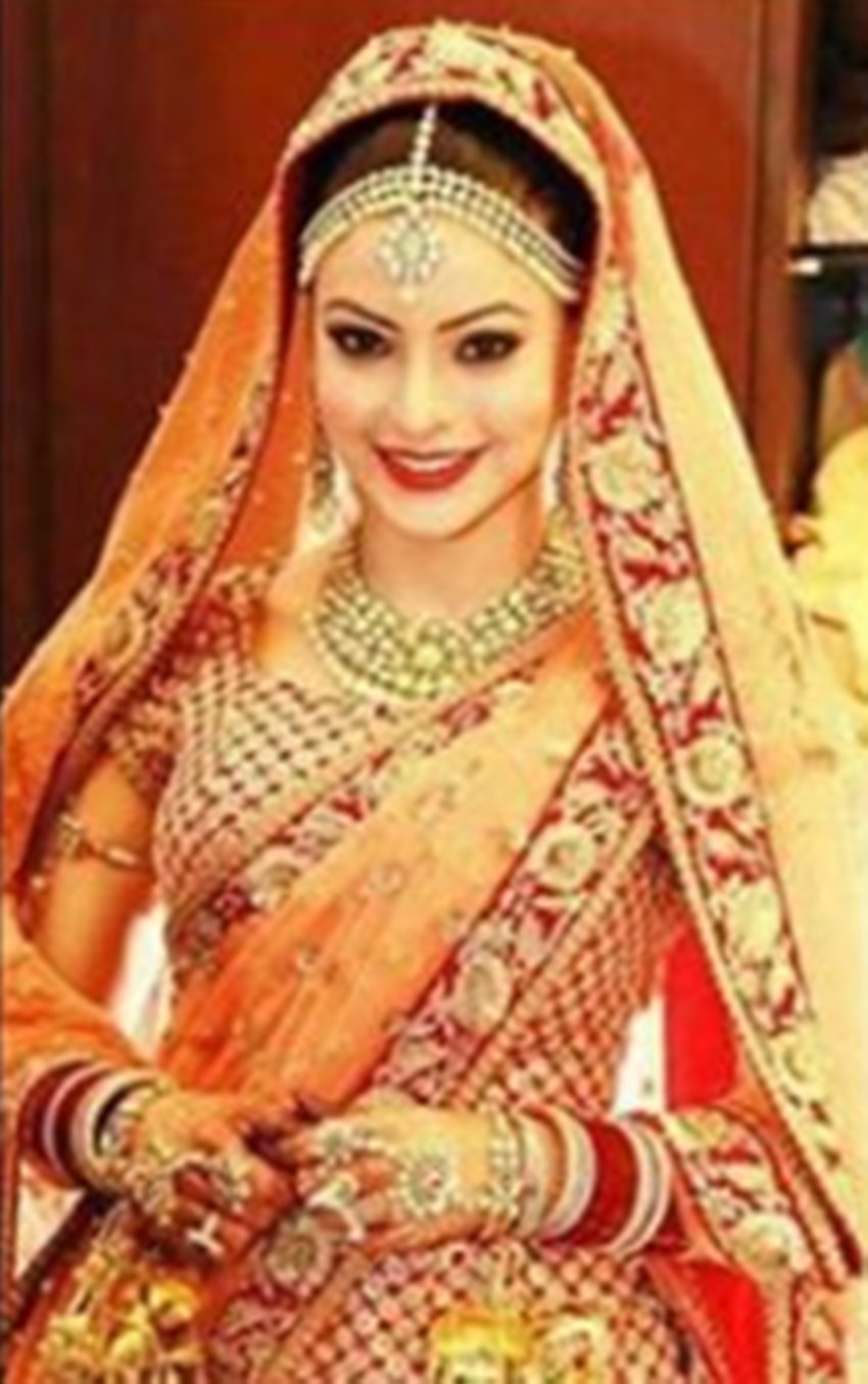 Sabyasachi birthday special, Sabyasachi Saree, Sabyasachi Lehenga, Holi special party, holi fashion tips, sabyasachi mukherjee, sabyasachi spring summer collection