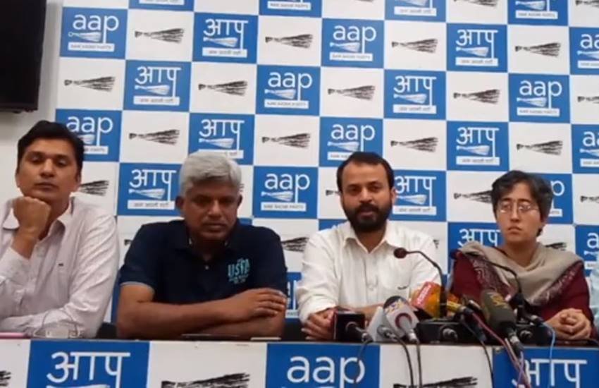 Ashish Khetan, Ashish Khetan says, Ashish Khetan attack, attack video, AAP Shared Video, Video of Attack, Crowd Surrounded, Scuffle to Minister, Ashish Khetan video, Ashish Khetan fight, national news Ashish Khetan, Ashish Khetan says, Ashish Khetan attack, attack video, AAP Shared Video, Video of Attack, Crowd Surrounded, Scuffle to Minister, Ashish Khetan video, Ashish Khetan fight, national news