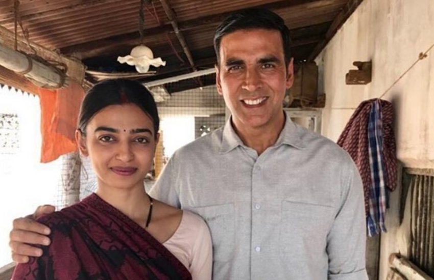 फिल्म पैडमैन में अक्षय कुमार और राधिका आप्टे