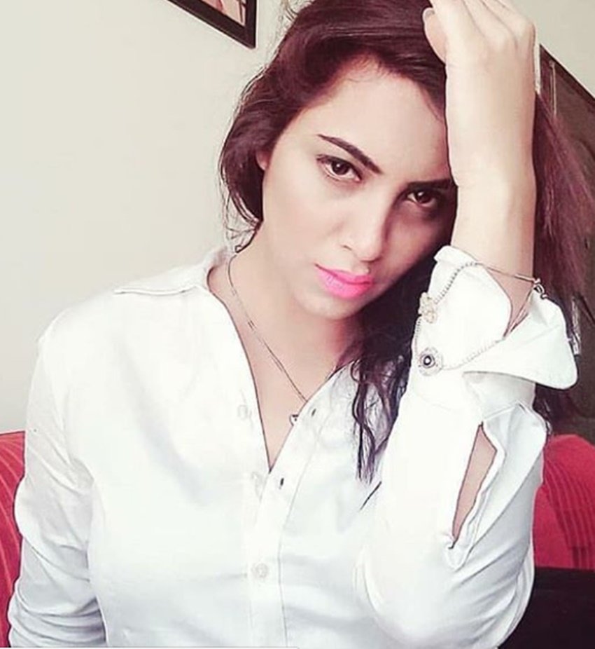 Arshi khan, Arshi khan Photoshoot, Arshi khan Photos, Arshi khan photoshoot in bed, Arshi khan bold photos, Arshi khan trolled, Bigg boss 11, Bigg boss Arshi khan, Hiten tejwani, Mtv, Bcl, Box cricket league, Ekta kapoor, bigg boss shilpa shinde, vikas gupta, bollywood news, prabhas, entertainment ne