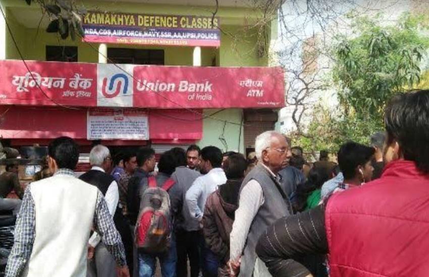 The Thieves, The Thieves Looted, Looted Bank, Bank in Kanpur, Looted Bank in Kanpur, Uttar Pradesh, Uttar Pradesh bank, Bank in Kanpur up, crime news, state news