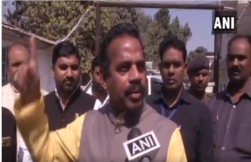 विनोद सिंह कटिहार के प्राणपुर विधाव सभा सीट से भाजपा विधायक हैं।