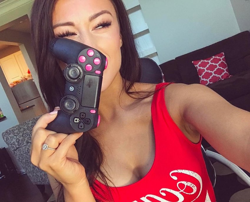 चेल्सिया के दिमाग में यहीं से ऑनलाइन वीडियो गेमिंग से रुपए कमाने का विचार सूझा। अब वह वीडियो गेम्स खेलने लगीं।