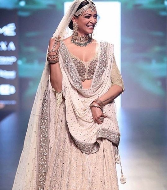 Sushmita Sen, designer Meera, Muzaffar Ali, Lakme Fashion Week, LFW Summer Resort 2018