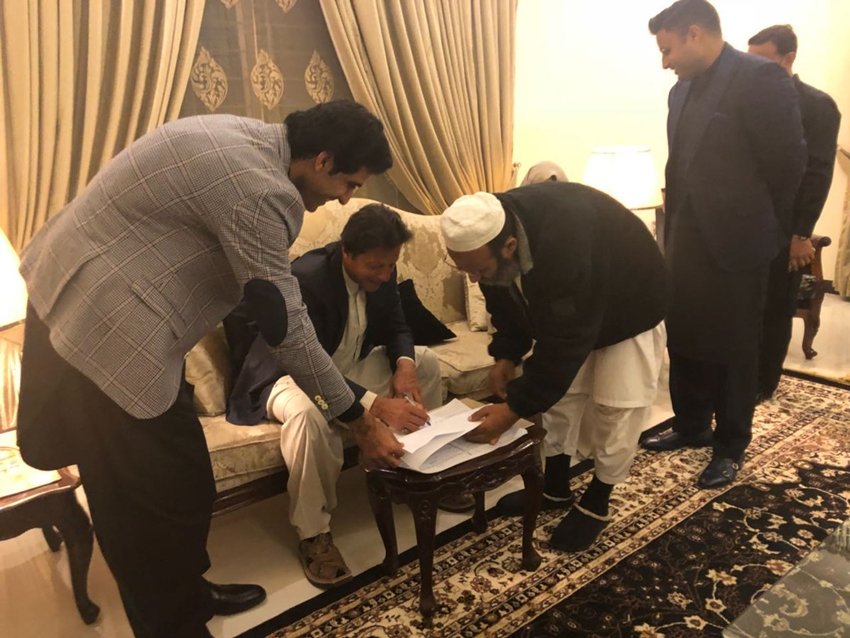 Pakistani Leader, Imran Khan, Imran Khan Marriage, Imran Khan third marriage, PTI, Ex cricketer Imran khan marriage, imran khan third marriage, Imran Khan, Imran Khan&, ex-wife Reham Khan, Reham Khan Leaves Pakistan, Pakistan Reham Khan, Ex-Anchor Reham Khan, Pakistan News, Latest Pakistan News,